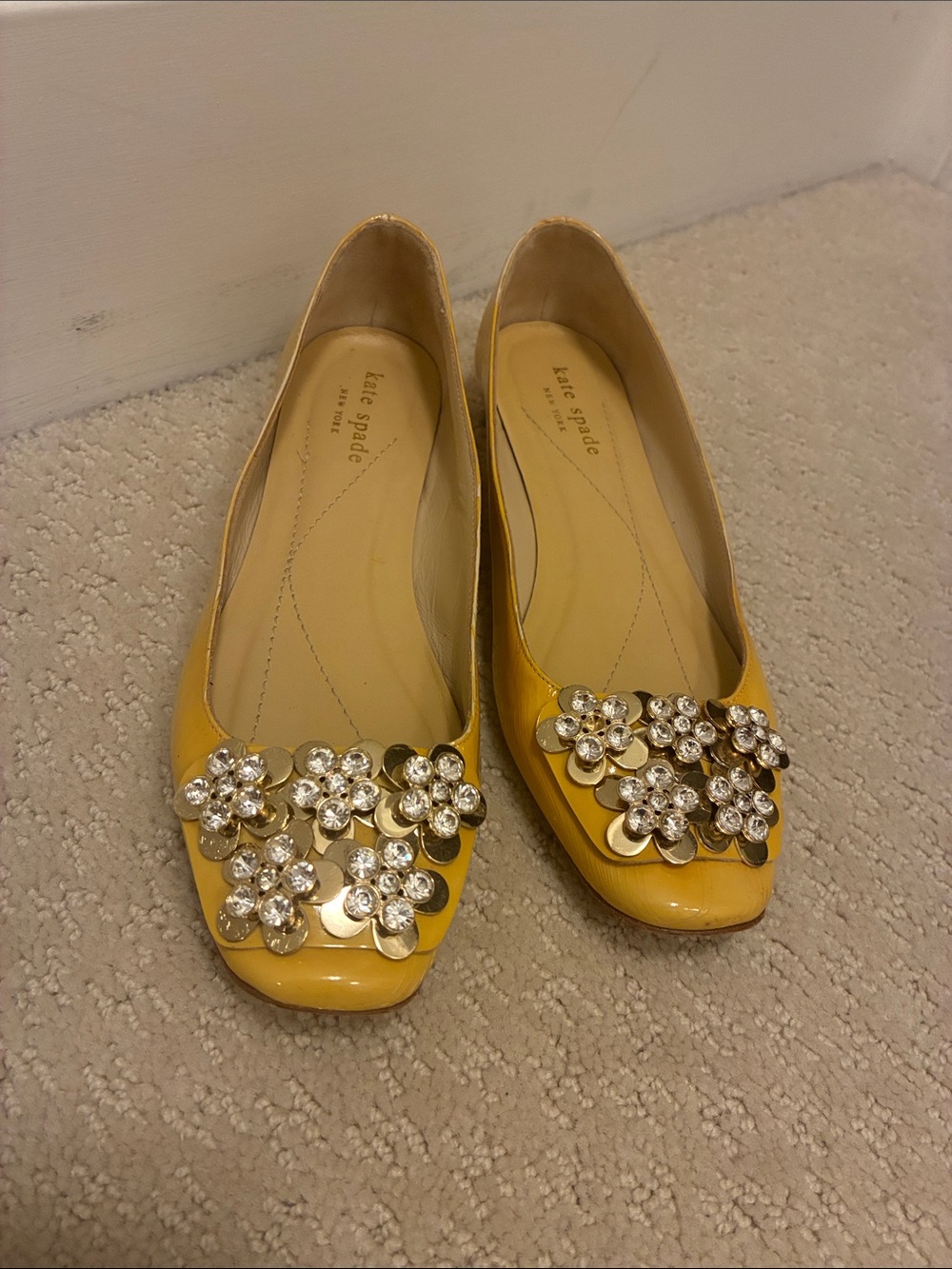Kate Spade Yellow Patent Leather Crystal Floral Brooch Ballet Flats Size 6B👝